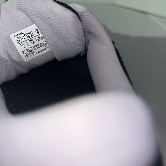 Asics Gel Cumulus 23 Running Women's Size 9 Black Sneakers Shoes 1012A888 - Picture 6 of 6